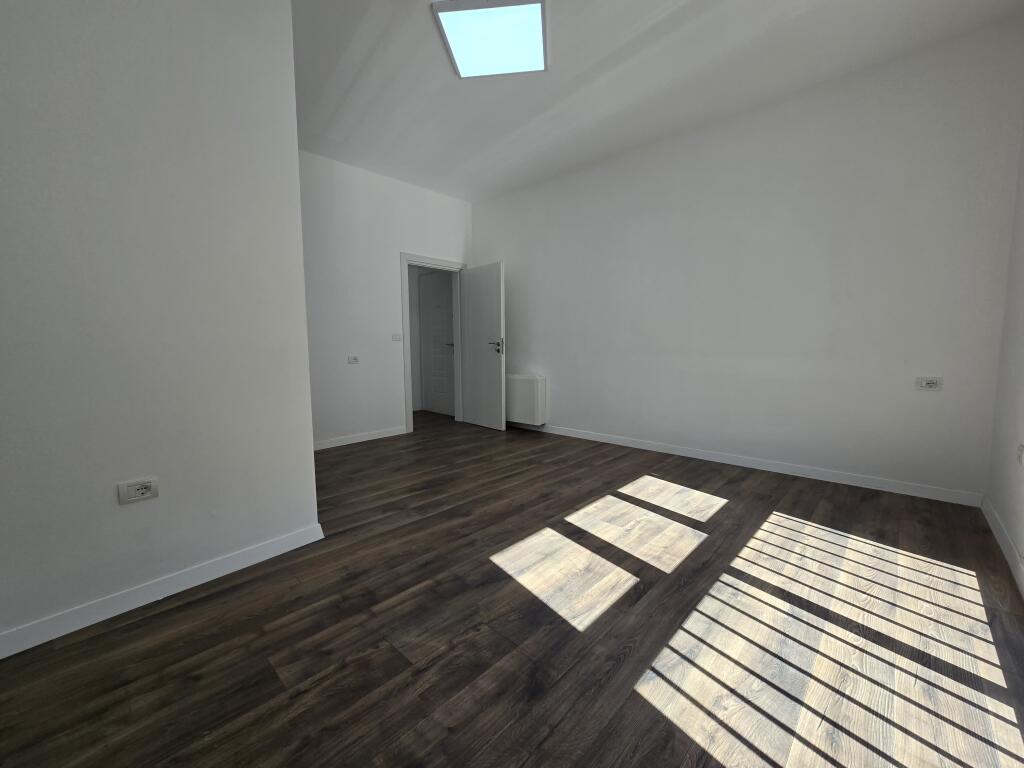 Zyra me Qira  2+1+2+Ballkon ne Komune te Parisit 800€ Sip 93m2
