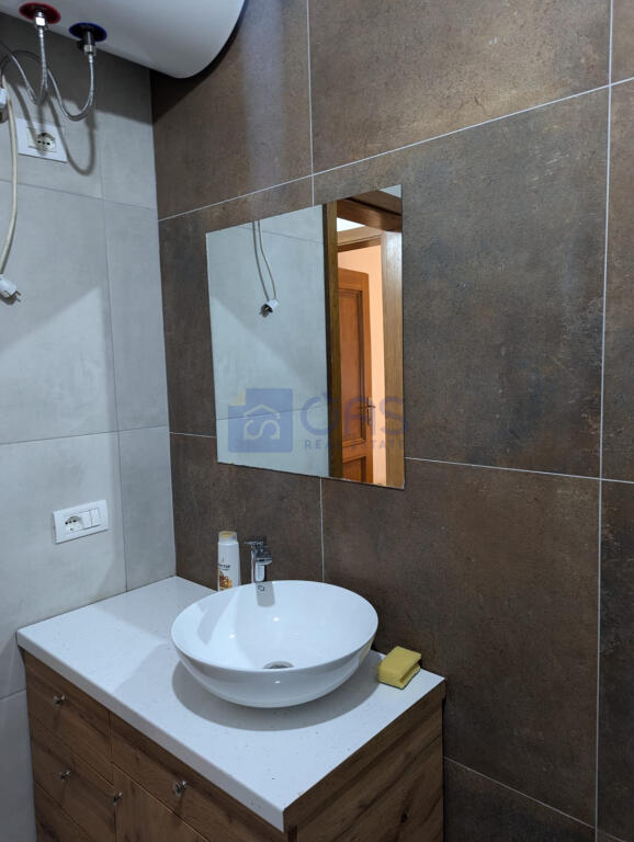 Jepet me qera  apartament 2+1 prane Liqenit Artificial