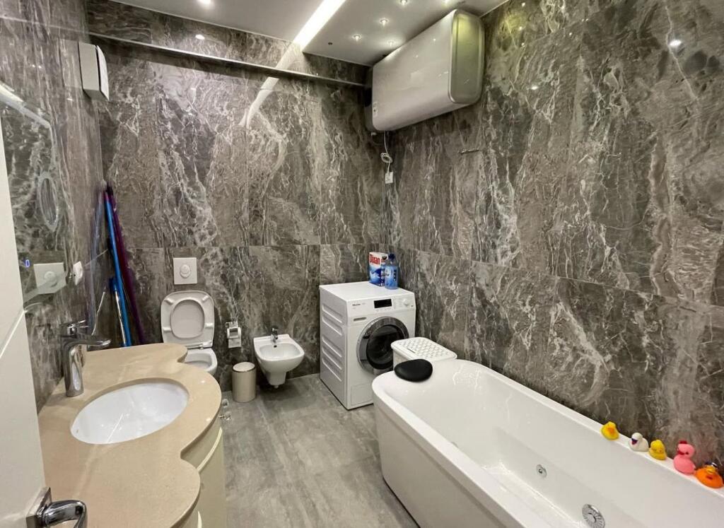 Apartament me qera 3+1 tek Kopshti Botanik