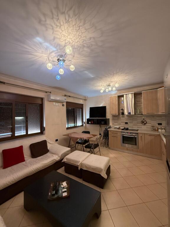 🎥 🏡 Appartamento in affitto a Vlora solo 350€/mese!