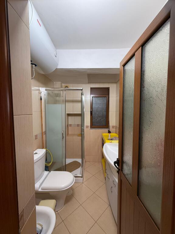 🎥 🏡 Appartamento in affitto a Vlora solo 350€/mese!