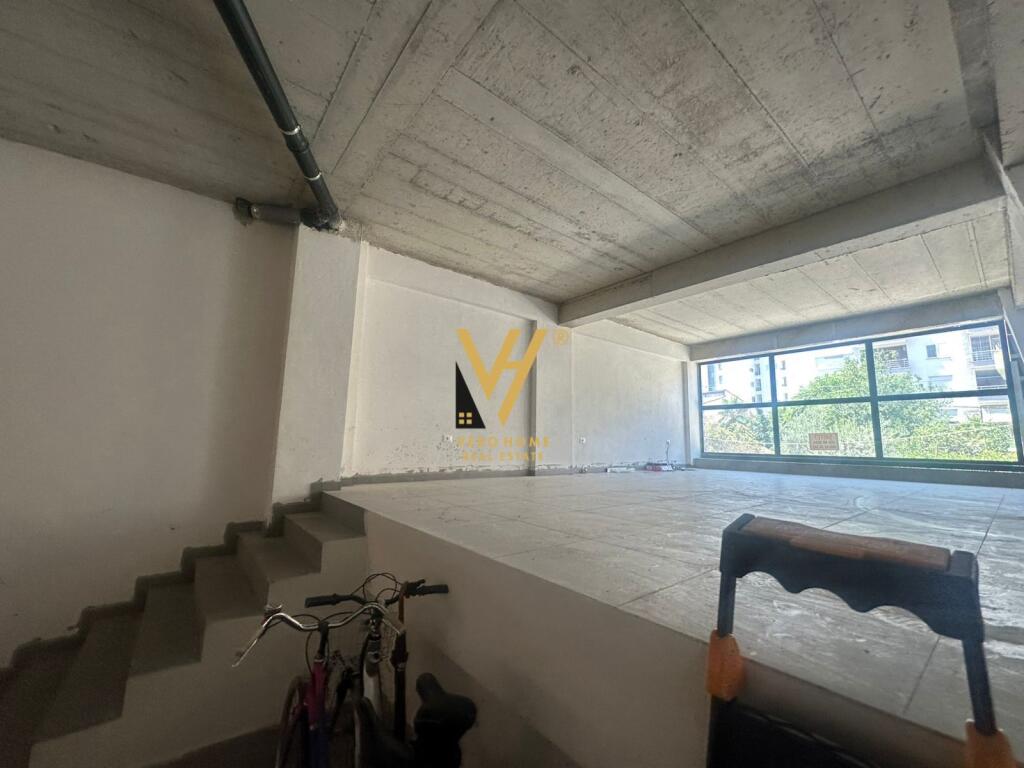 LOCALE COMMERCIALE DI 160M2 IN AFFITTO VICINO ALLA SCUOLA ROSSA 2.000 EURO