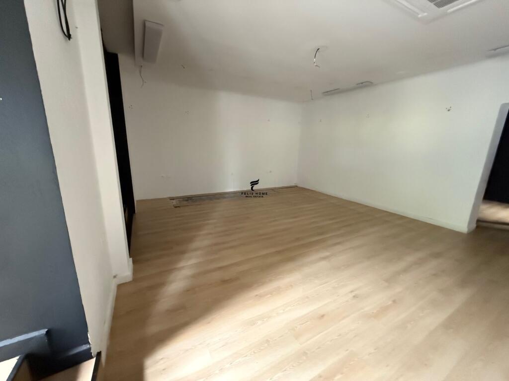 BUSINESS PREMISES FOR RENT 100 M2 BLOCK 2,000 EURO