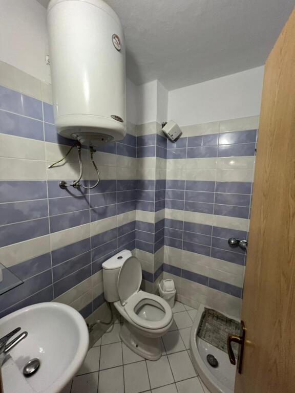 🏡 Appartamento 2+1+2 in vendita – 95 m², vicino all'Hotel Adriatik, Spiaggia di Durazzo