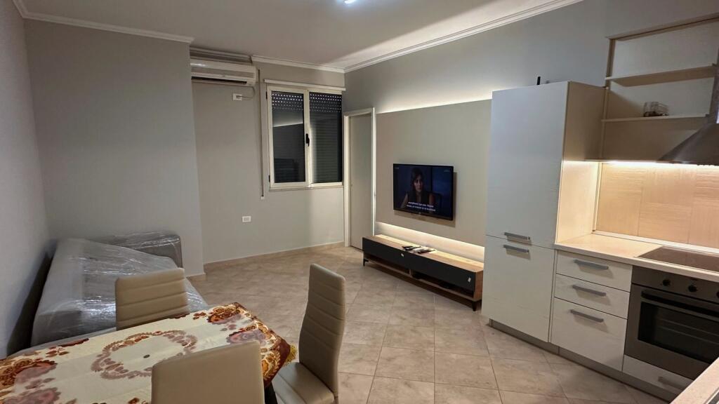 🏢Manastir Congress St., near the school "Andon Zako Cajupi" for rent 2+1 apartment, furnished 75,000 L