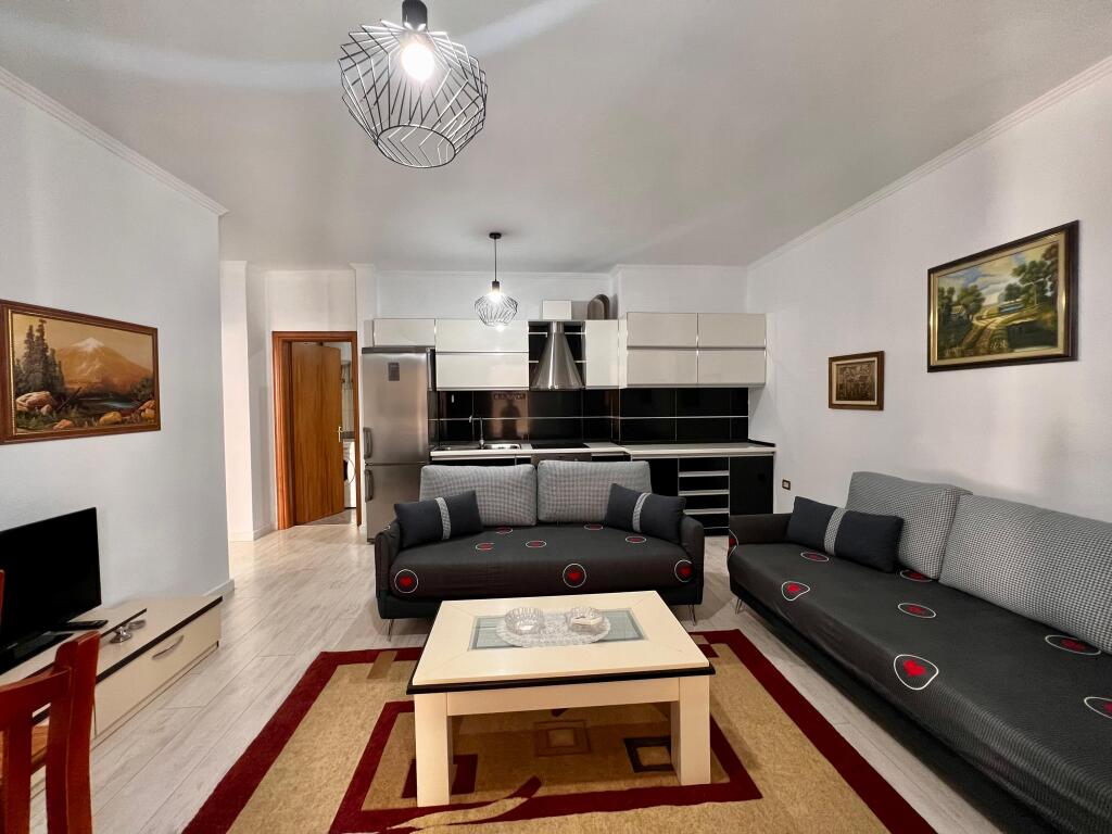 In affitto, Appartamento 1+1+ Balcone, "Lago Secco", Tirana.