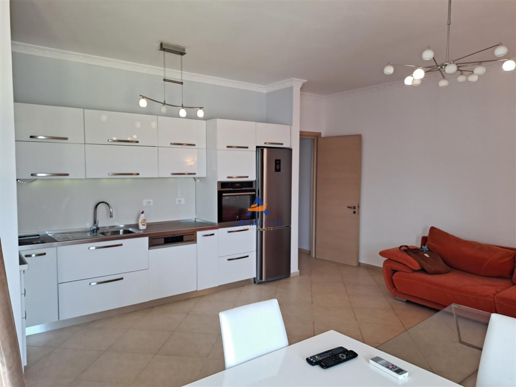 AFFITTASI APPARTAMENTO 2+1+BALCONE "AL LAGO SECCO" 1000 EURO (PARCHEGGIO INCLUSO).