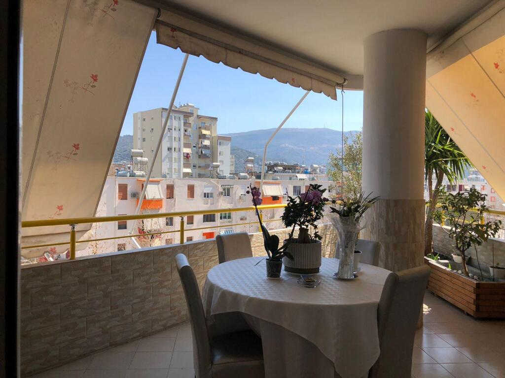 🏠 APPARTAMENTO 2+1 CON VERANDA IN VENDITA A VLORE – Vicino a CONAD