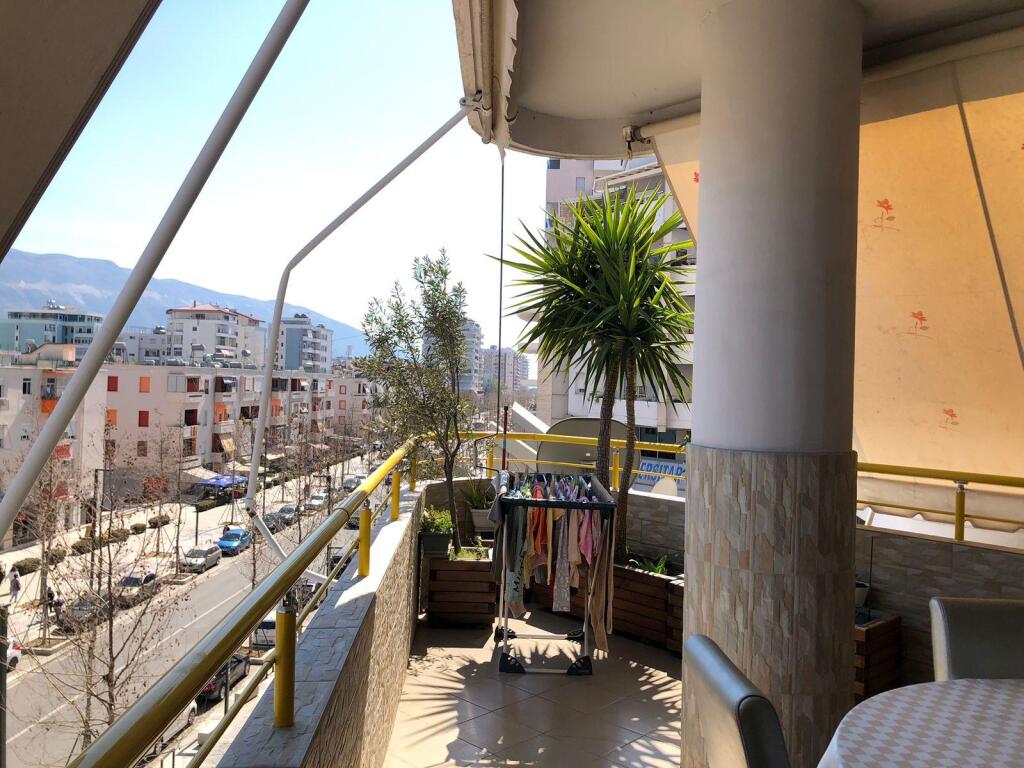 🏠 APPARTAMENTO 2+1 CON VERANDA IN VENDITA A VLORE – Vicino a CONAD