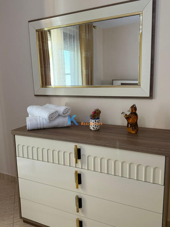 2+1 for rent in Xhamllik, near Shtraus square.