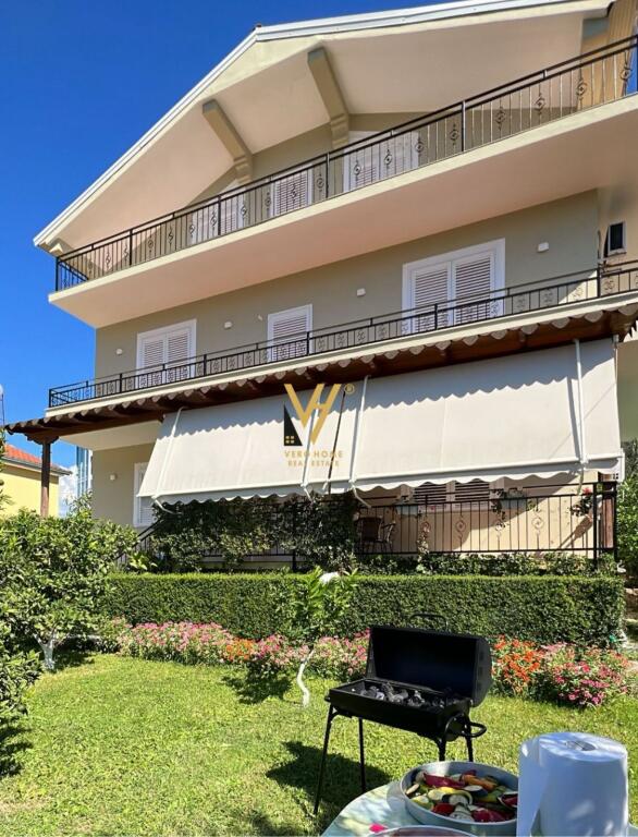 VILLA SU TRE PIANI A VAQARR 400.000 EURO