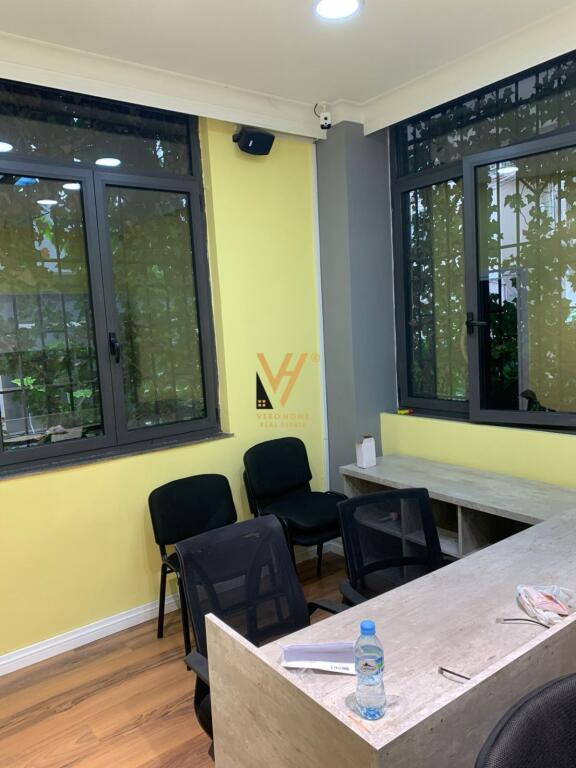 JEPET AMBIENT BIZNESI 200M2 ME QERA NE BLLOK 2.500 EURO