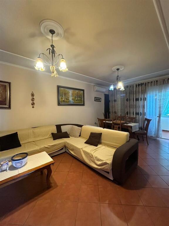 Appartamento 2+1+2 balconi in vendita dietro Square 21, vicino a Delijorgji