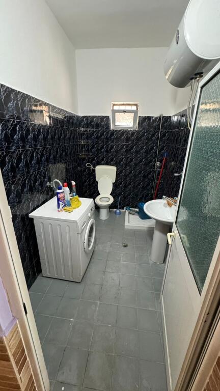 Entrance 3+1, furnished, at Vasil Shanto, 500 euros