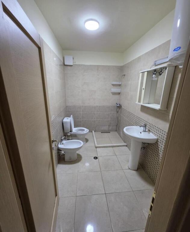 Shitet Apartament 3+1 pranë Kopshtit Botanik!
