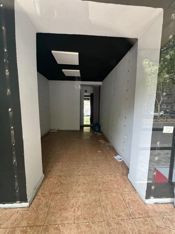 Shop for rent on Kavaja Street, Roadside (700 Euro)