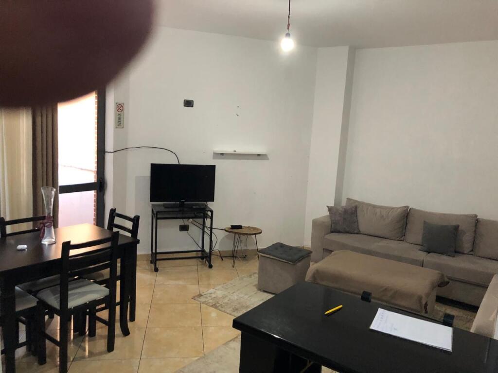1+1,e mobiluar te nentekateshet qender,550 euro