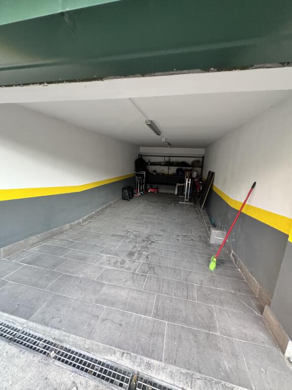 OCCASIONE!! Garage privato con tetto di 106 m2 in vendita vicino al Giardino Botanico