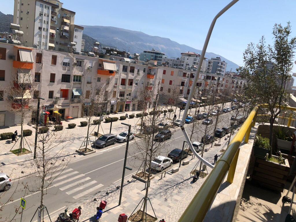 🏠 APPARTAMENTO 2+1 CON VERANDA IN VENDITA A VLORE – Vicino a CONAD