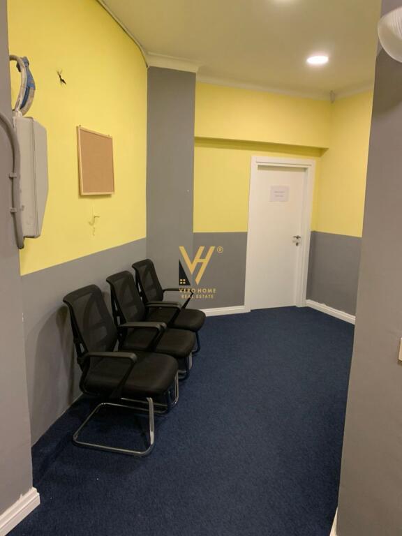JEPET AMBIENT BIZNESI 200M2 ME QERA NE BLLOK 2.500 EURO