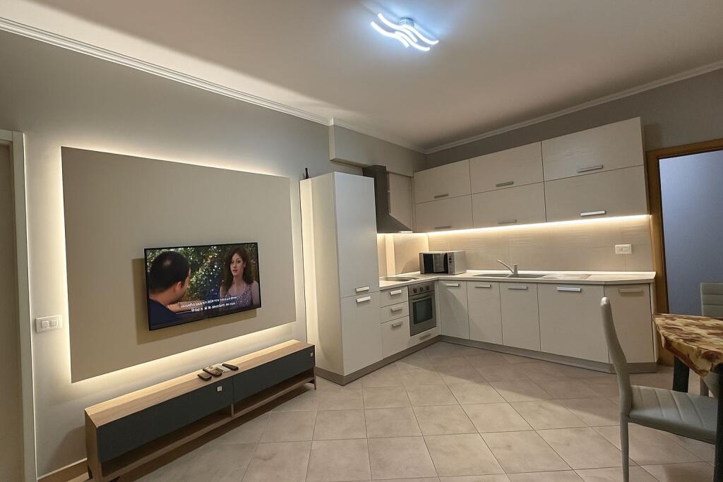 🏢Manastir Congress St., near the school "Andon Zako Cajupi" for rent 2+1 apartment, furnished 75,000 L