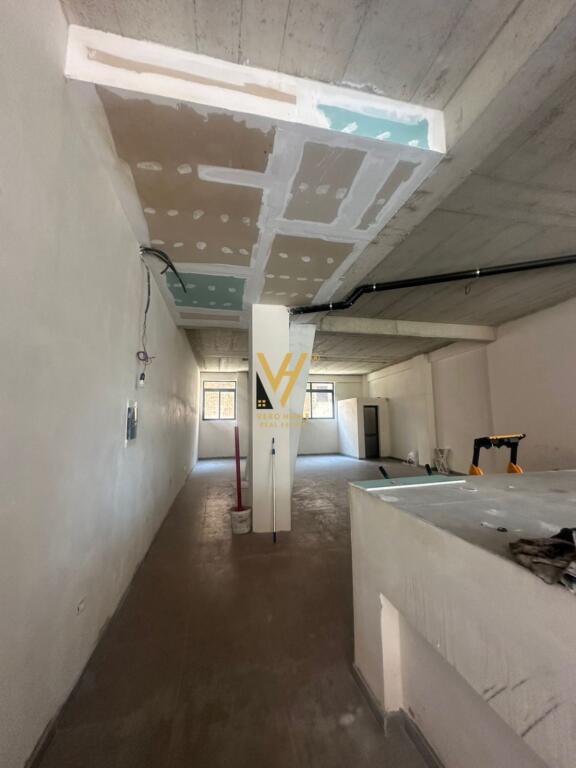 LOCALE COMMERCIALE DI 160M2 IN AFFITTO VICINO ALLA SCUOLA ROSSA 2.000 EURO