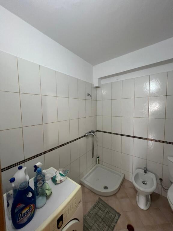 🏡 Appartamento 2+1+2 in vendita – 95 m², vicino all'Hotel Adriatik, Spiaggia di Durazzo