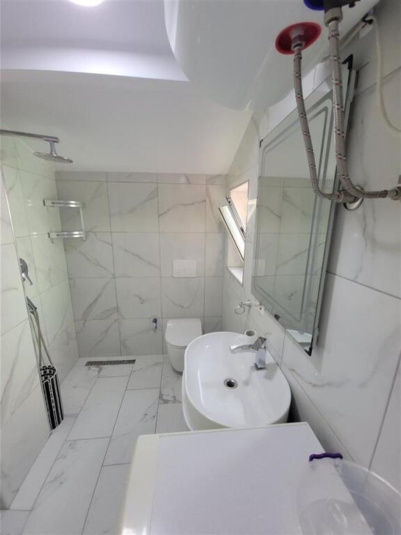 Jepet apartament duplex (2+1) me qera tek blloku ambasadave, prane zogut zi