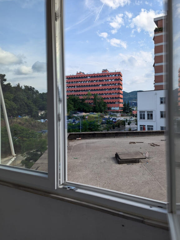 Jepet me qera  apartament 2+1 prane Liqenit Artificial