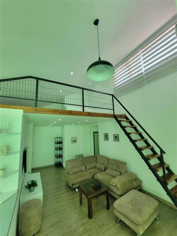 Jepet apartament duplex (2+1) me qera tek blloku ambasadave, prane zogut zi