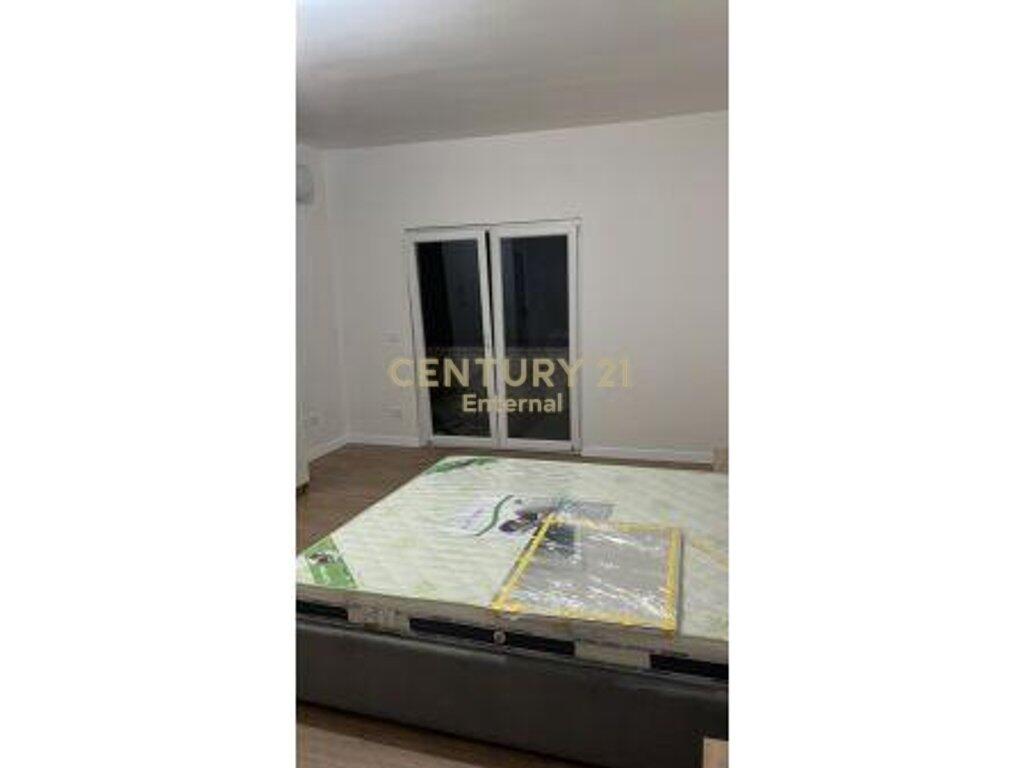 Apartament 1+1 me qera te gjimnazi Petro Nini