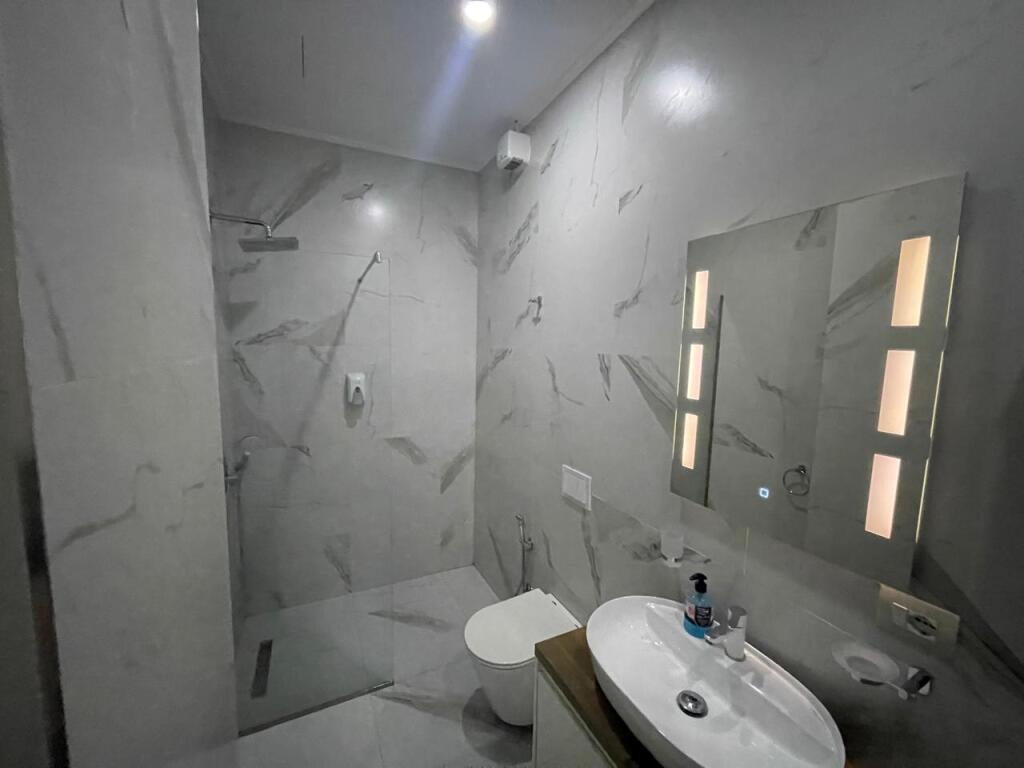 Blocco di appartamenti in vendita a Porcelan