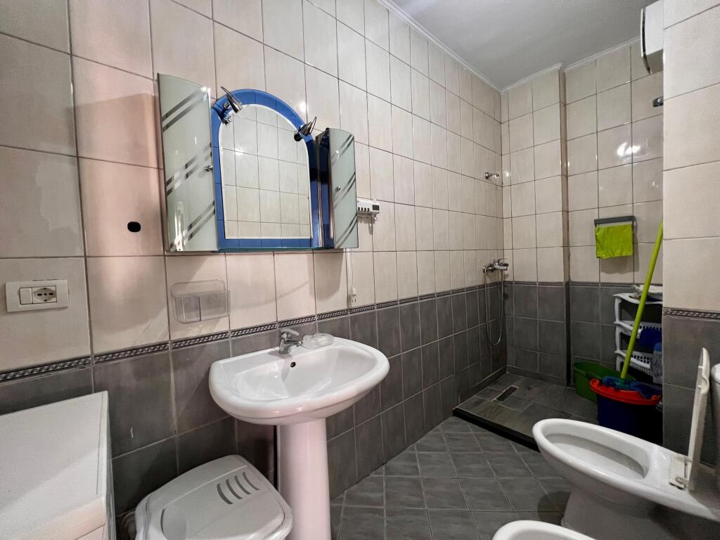 In affitto, Appartamento 1+1+ Balcone, "Lago Secco", Tirana.