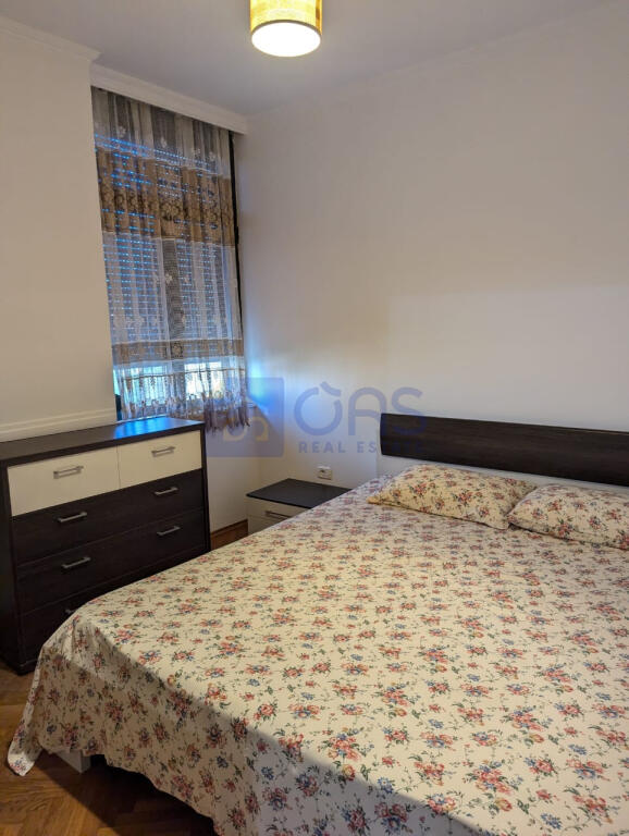 Jepet me qera  apartament 2+1 prane Liqenit Artificial