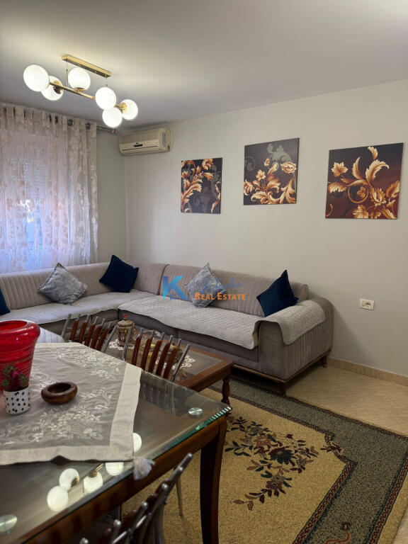 2+1 for rent in Xhamllik, near Shtraus square.