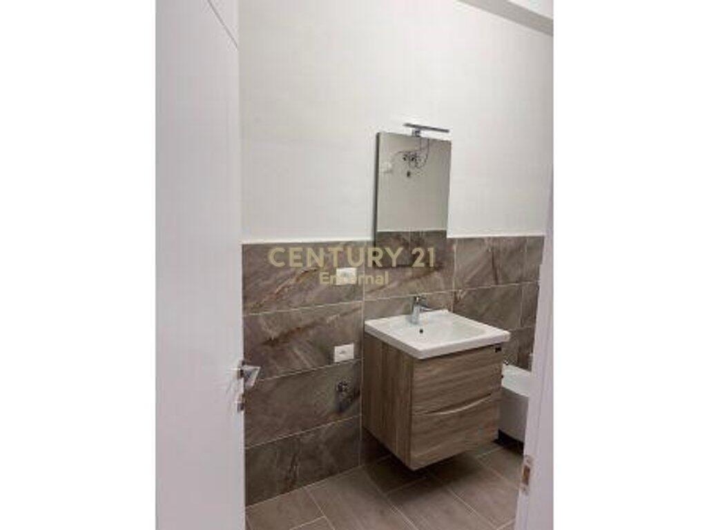 Apartament 1+1 me qera te gjimnazi Petro Nini