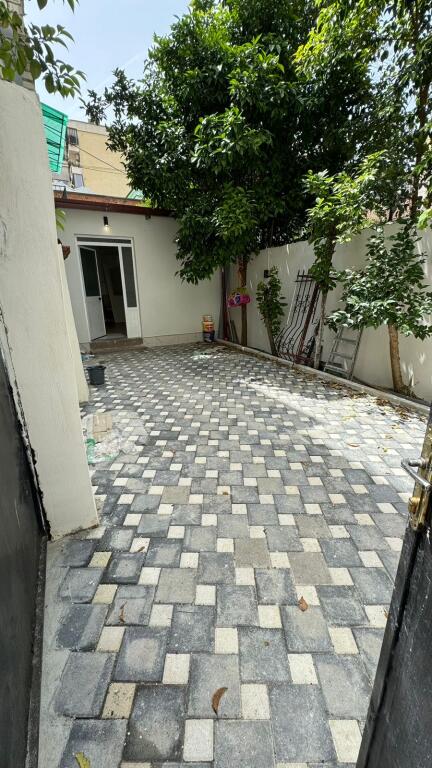 Entrance 3+1, furnished, at Vasil Shanto, 500 euros