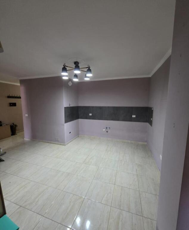 Shitet Apartament 3+1 pranë Kopshtit Botanik!
