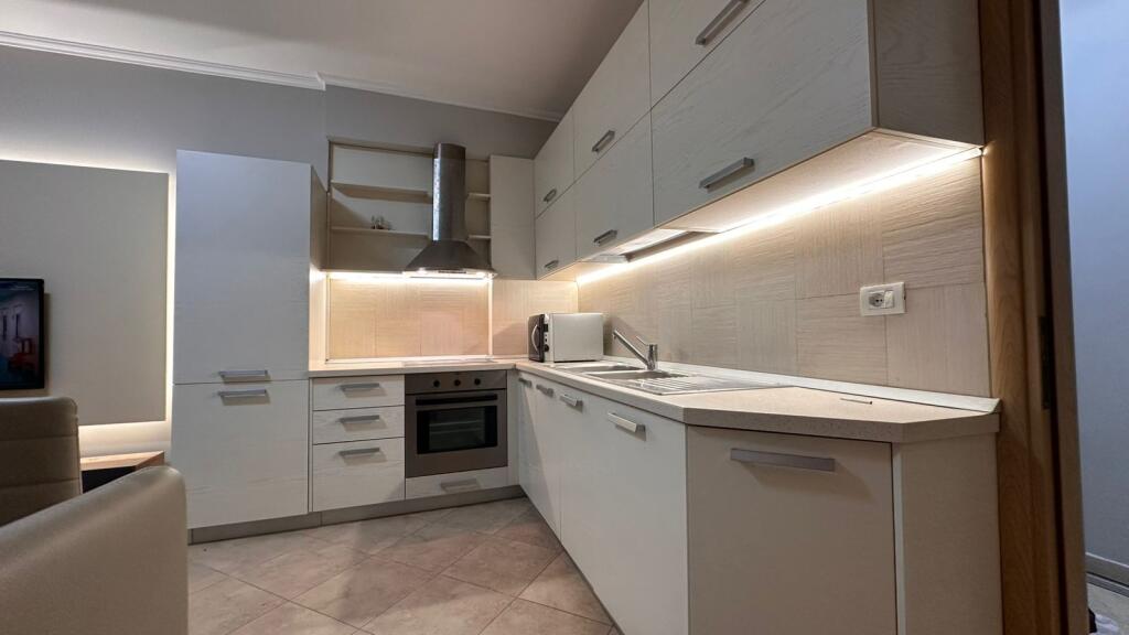 🏢Manastir Congress St., near the school "Andon Zako Cajupi" for rent 2+1 apartment, furnished 75,000 L