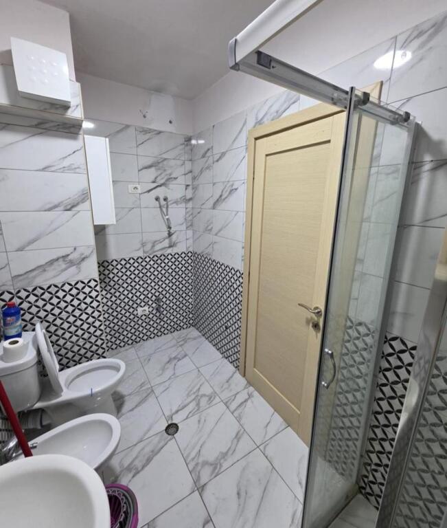 Shitet Apartament 3+1 pranë Kopshtit Botanik!