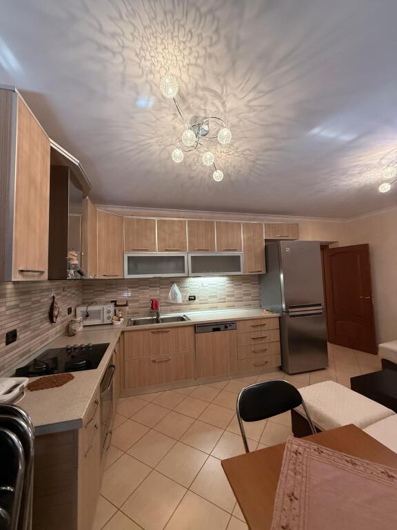 🎥 🏡 Appartamento in affitto a Vlora solo 350€/mese!