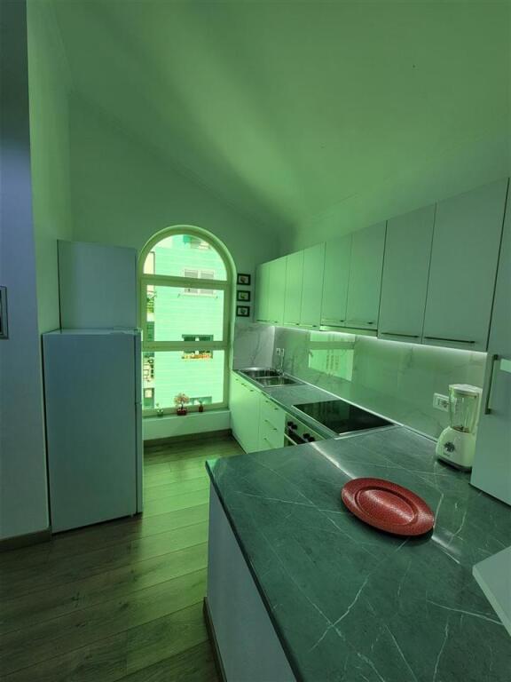Jepet apartament duplex (2+1) me qera tek blloku ambasadave, prane zogut zi