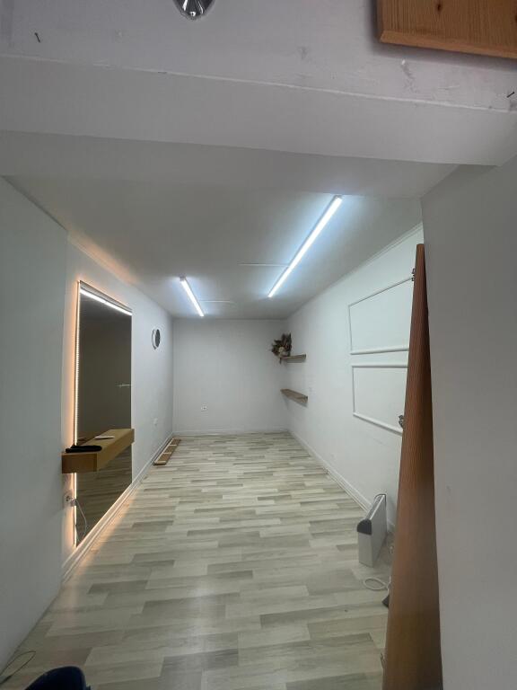 SHOP FOR RENT 25M2 35000 LEKE PARIS MUNICIPALITY