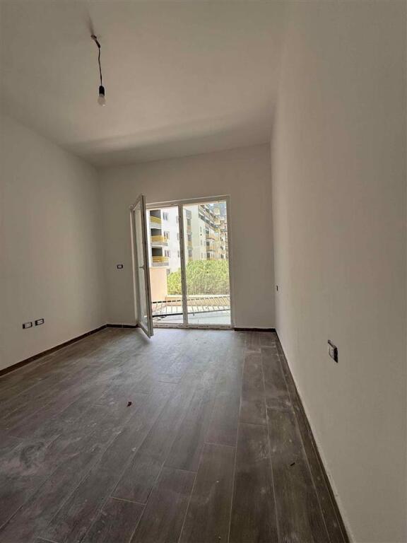 Jepen 2 apartamente 1+1 me qera tek Kompleksi Aura , rr Dritan hoxha
