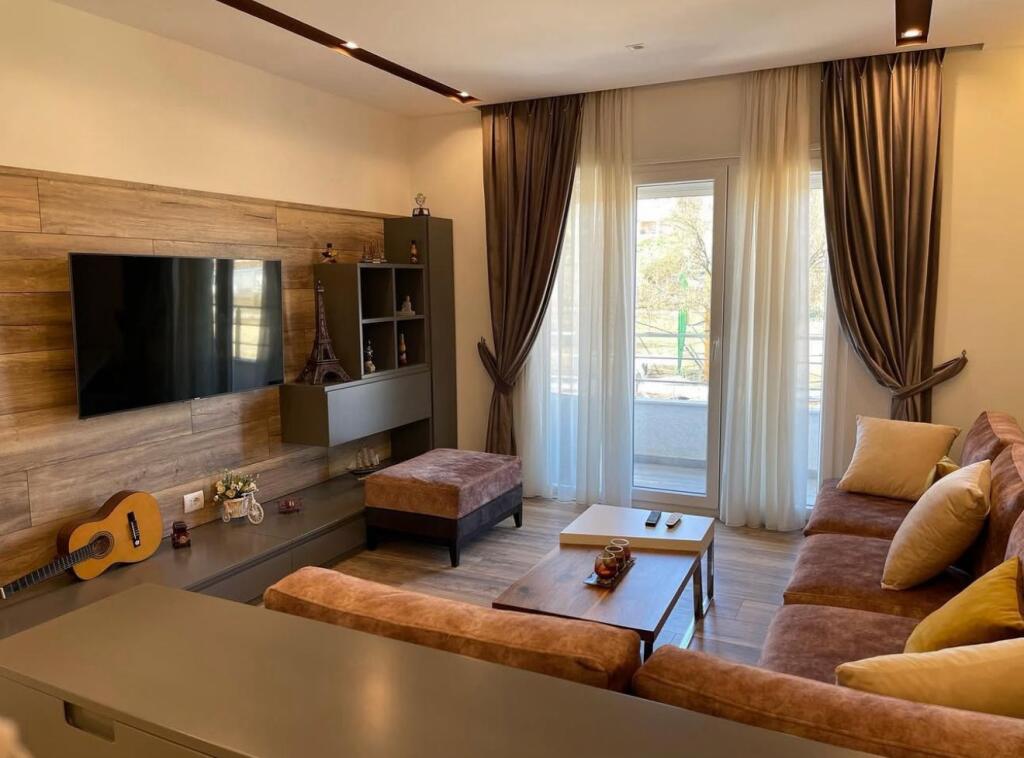 Apartament me qera 3+1 tek Kopshti Botanik