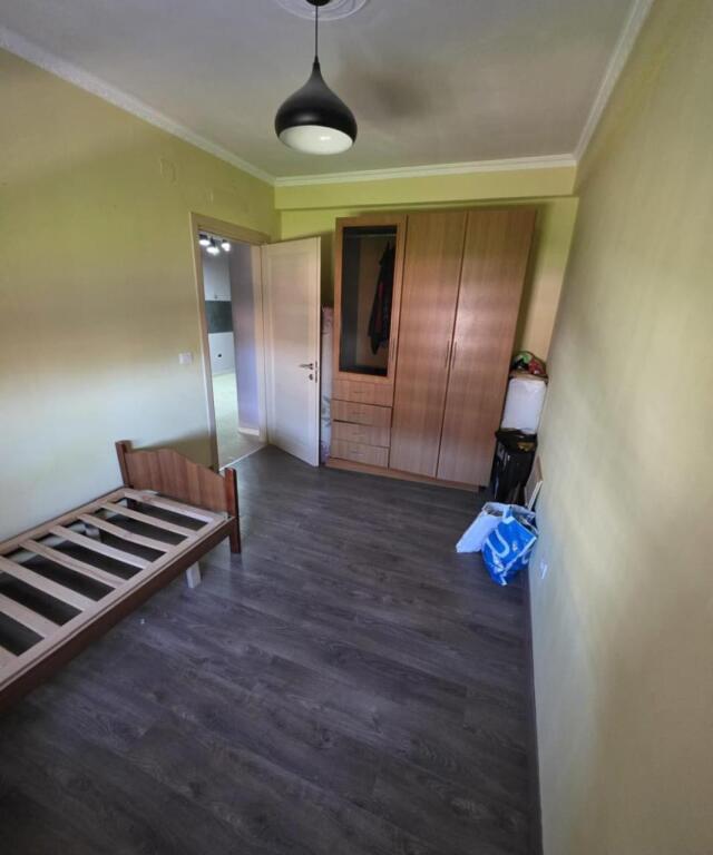 Shitet Apartament 3+1 pranë Kopshtit Botanik!