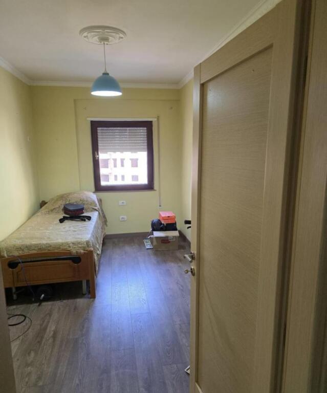 Shitet Apartament 3+1 pranë Kopshtit Botanik!