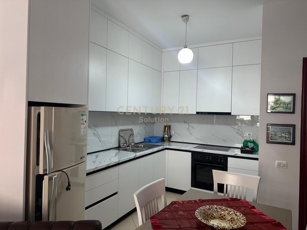 Apartament 1+1 me qera ne Astir prane bar Artistit