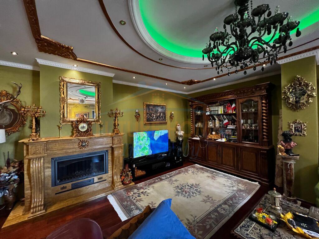 Tirane, apartment 3+1 for sale 7th floor, 182 m² 650,000 € (RRUGA E BARRIKADAVE)
