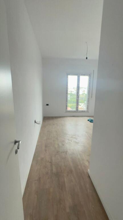 Shitet apartament